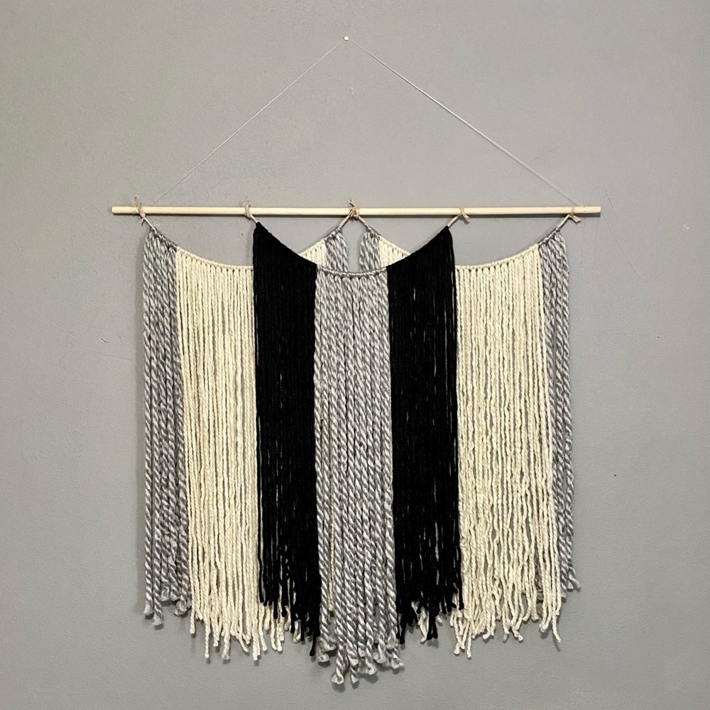 Yarn wall hanging